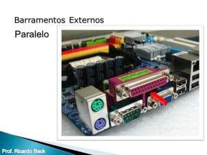 USB (Universal Serial Bus) Esse barramento é fundamental para concursos públicos, USB significa barramento serial universal (Universal Serial Bus), portanto, é muito importante saber que os