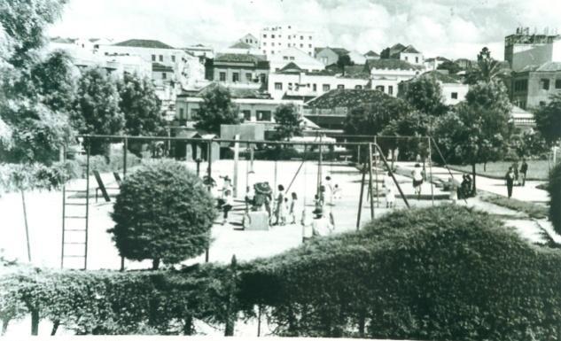 recreação, percebe-se que em Ponta Grossa a função de recreação já fazia parte do cotidiano, pois conforme Biscaia (2010) em 1939 foi inaugurado o parque infantil na Praça Barão do