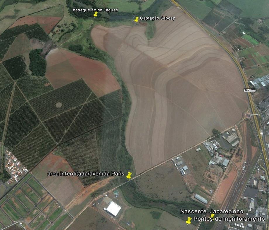 Figura 3. Vista geral do córrego do Jacarezinho-Paulinia/SP. Ao observar a figura é possível localizar as áreas industriais próximas a nascente.