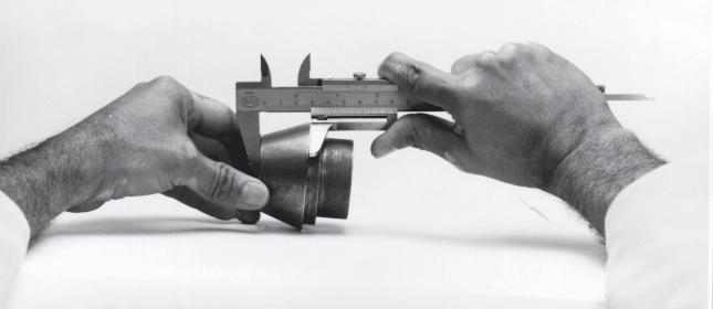 Paquímetro com bico móvel (basculante) Empregado para medir peças cônicas ou peças com rebaixos de diâmetros diferentes.