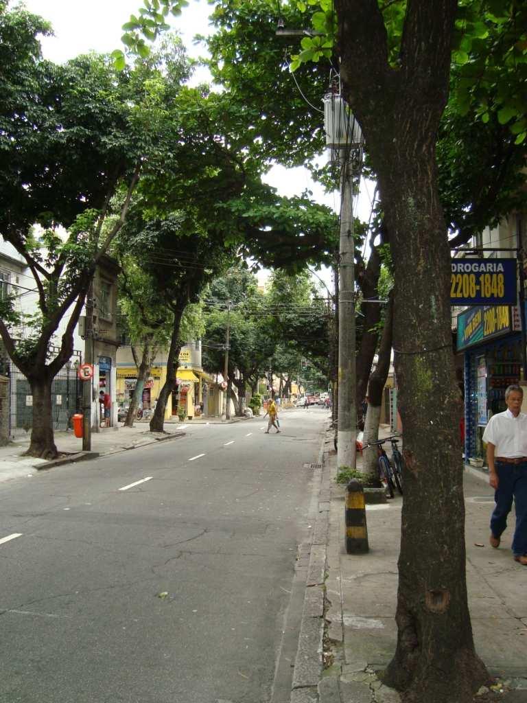 O Ponto 2 (P2) está localizado no trecho entre as ruas transversais, Maxwell e Rua dos Artistas.