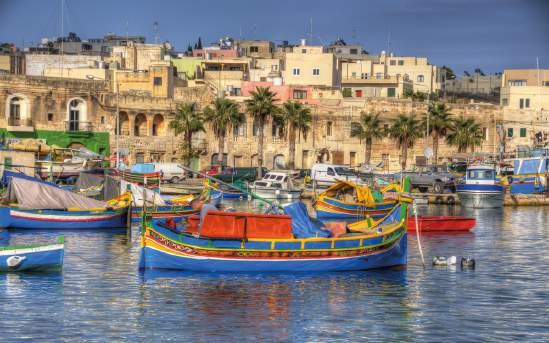 CLIMA Malta tem clima mediterrâneo subtropical. São verões quentes e invernos amenos. Quem gosta e está acostumado com o calor, pode programar o intercâmbio para coincidir com o verão maltês.