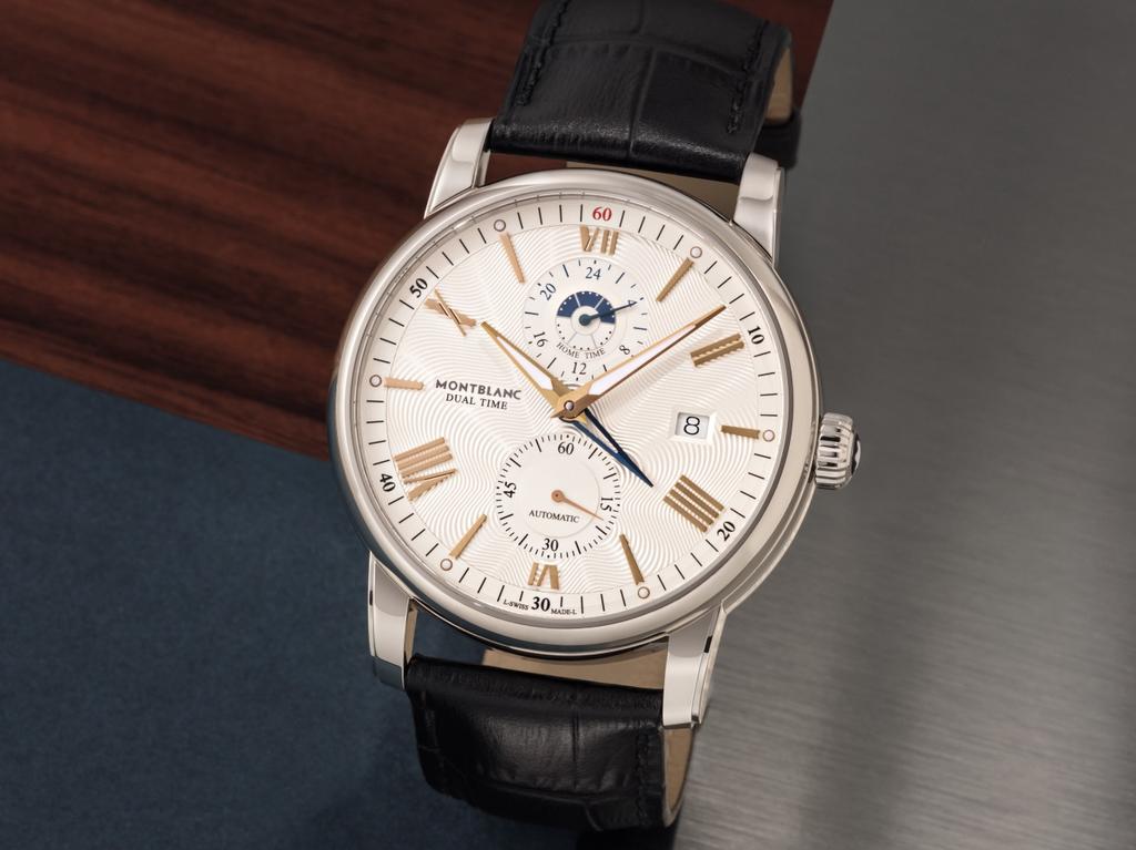 60 / 61 Montblanc 4810 Dual Time Inspirada numa época em que as viagens e o comércio marítimo ligavam o mundo, a Coleção Montblanc 4810 apresenta um relógio cuja complicação é por demais apreciada