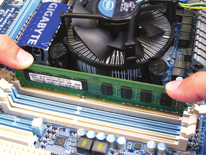 Marca DDR3 DIMM Um módulo de memória DDR3 possui uma marca de forma que só pode ser encaixado em uma posição.