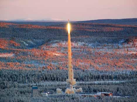 1 res maiores. Os foguetes orbitais completam pelo menos uma trajetória inteira ao redor da Terra em altitude acima de 100 quilômetros.