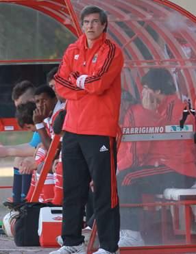 TREINADORES Os treinadores do Sport Lisboa e Benfica são considerados fatores críticos de sucesso no desenvolvimento dos