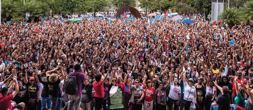 Legislativa de Minas Gerais, em Belo Horizonte, que a greve continua por tempo indeterminado.