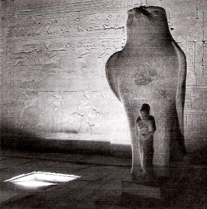 Estátua do deus Hórus tendo o monarca aos seus pés, no Templo de Edfu O mito da criação em Heliópolis O mito era uma forma de explicação para processos naturais que estavam sem resposta no pensamento