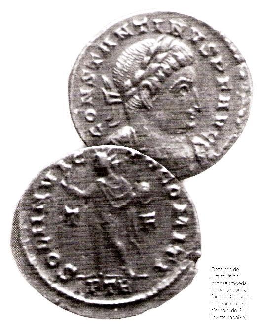 Detalhes de um follis de bronze (moeda romana) com a face de Constantino (acima) e o símbolo do Sol invicto (abaixo).
