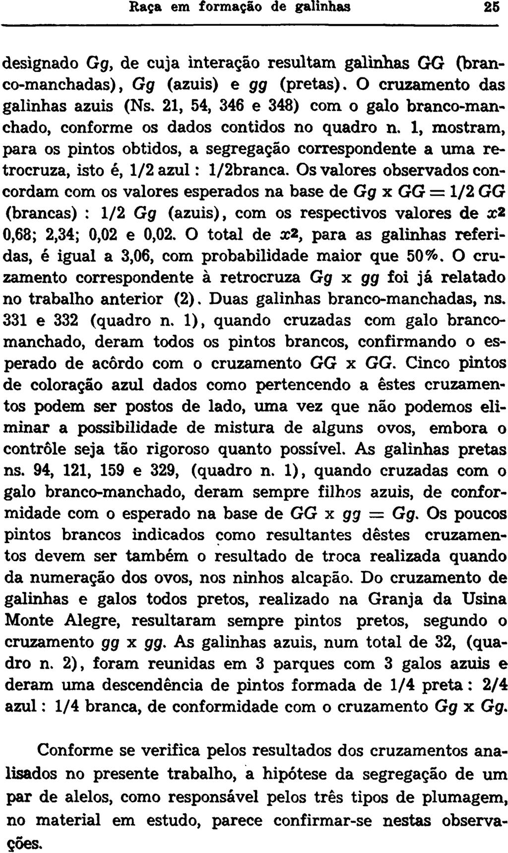 designado Gg, de cuja interação resultam galinhas GG (branco-manchadas), Gg (azuis) e gg (pretas). O cruzamento das galinhas azuis (Ns.