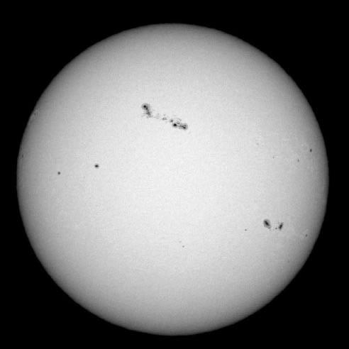 Figura 4- Imagem do Sol obtida em 20011110. Telescópio refractor Vixen (102 mm f/9.