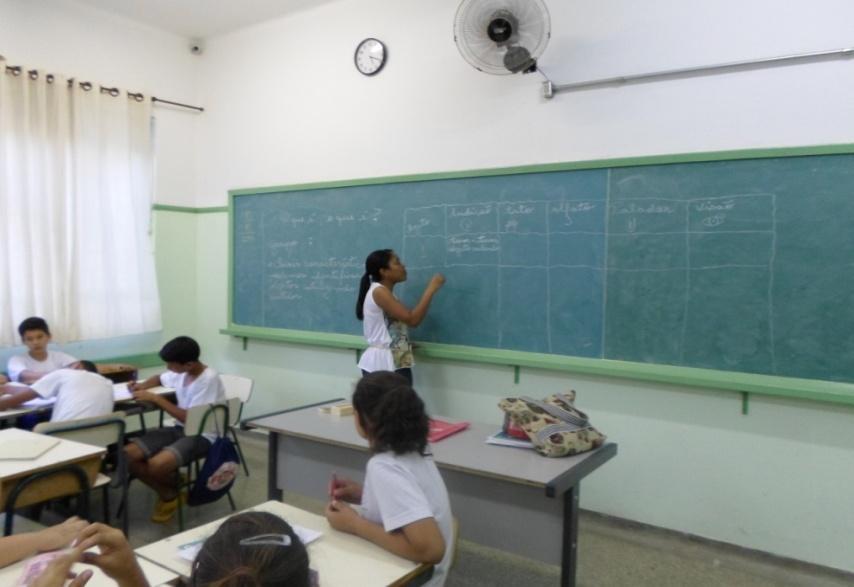 DESENVOLVIMENTO O desenvolvimento da atividade iniciou com a pergunta: Quais são os cinco sentidos? Os alunos responderam os nomes dos sentidos empolgados.