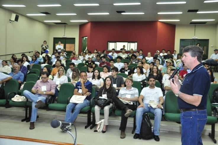 INSTRUTORES DO SENAR MS PARTICIPAM DE TREINAMENTOS NO PARANÁ O SENAR MS enviou um grupo de 5 instrutores para participarem de treinamentos na área de mecanização agrícola.