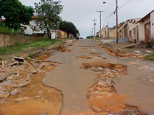 A única voçoroca encontrada localiza-se a noroeste da microbacia (Fig.