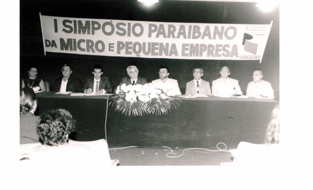 1990 Neste ano, aconteceu o I Simpósio Paraibano das Micros e Pequenas Empresas, com o objetivo de discutir temas relevantes para as MPE, buscando seu fortalecimento, melhoria em suas gestões e