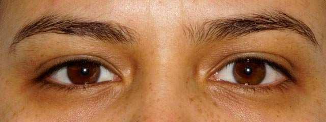 Quadro 04 Maquiagem para diferentes formatos de olhos: Experiência prática realizada em 18/09/2015. SEM APLICAÇÃO DE MAQUIAGEM COM APLICAÇÃO DE MAQUIAGEM Fonte: As autoras.