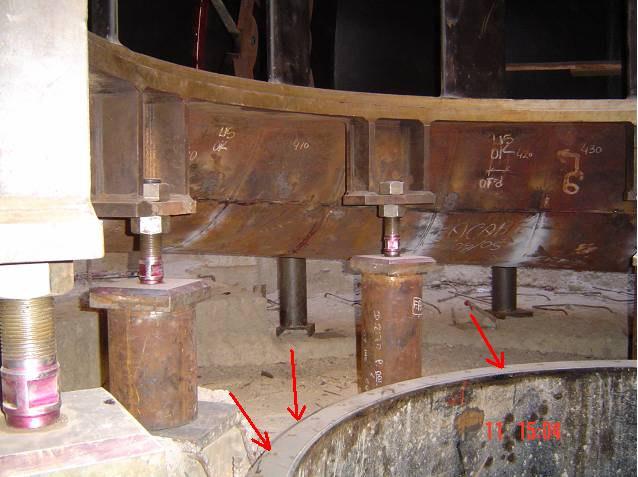 Começando pela Execução do concreto de segundo estágio na região do cone da sucção, deixando uma borda livre no cone (parte metálica) para conexão à