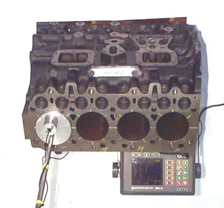 -Material: Acrílico -Diâmetro: 11mm -Comprimento: 8mm 2.3 Projeto da sonda A sonda consistiu numa base adaptadora ao furo do cilindro, que conduzia o transdutor com a sapata.