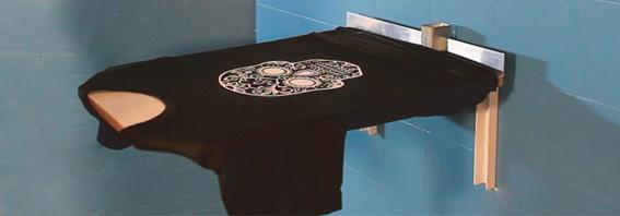 Esse projeto é essencial para impressão na serigrafia em superfícies planas. Essa mesa simples ou berço é muito comum no uso de impressões de camisetas já costuradas.