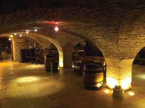 À tarde faremos uma breve visita da cidade de Epernay com sua famosa rua de Champagne, visitaremos uma grande cave muito famosa e em seguida um pequeno produtor familiar