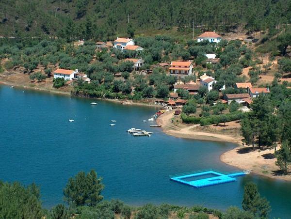 Praia fluvial de Fernandaires Identificação da Água Balnear Nome da Água Balnear FERNANDAIRES Código da Água Balnear PTCE2L Ano de Designação 2006 Categoria/Tipo Água balnear interior em albufeira/