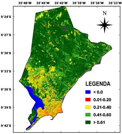 maiores valores de IVDN mostraram maiores densidades de vegetação, e os menores valores para os corpos d água (valores negativos) e solo exposto ou com pouca vegetação (entre 0.01-0.40).