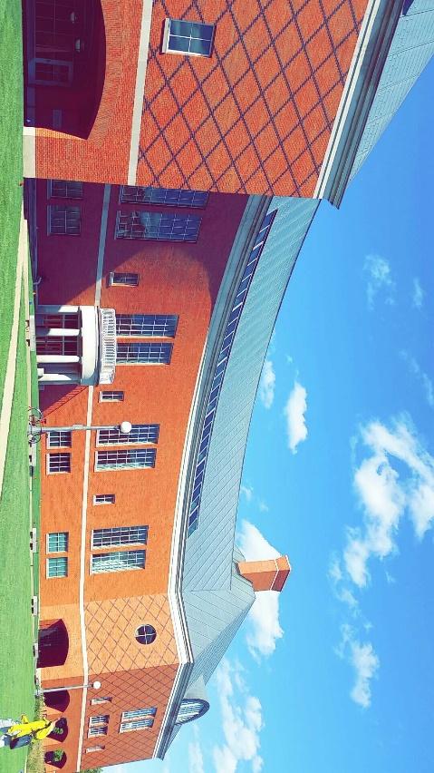 quadras e até um estádio para os jogos entre universidades. Confesso que até hoje não entendi direito o futebol americano.