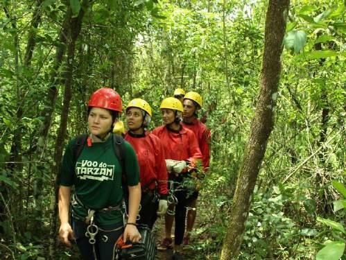 8 Seguimos pela trilha e passando por trechos cercados pela Mata Atlântica, com