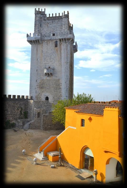 LOCAIS OBRIGATÓRIOS VISITAR Castelo de Beja e Torre de Menagem O Castelo de Beja, trata-se de um castelo de cariz medieval, disposto em planta pentagonal, flanqueado por seis torres, incluindo a