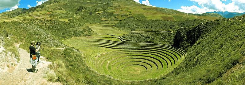 ladeiras das montanhas para uso agrícola), Ollantaytambo foi uma fortaleza muito eficaz que tambem serviu como um templo.