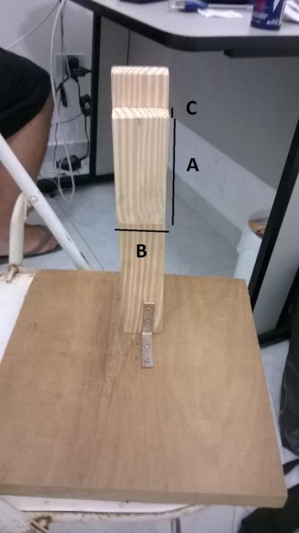 - 2 madeiras: A=(10,00±0,01)cm e B=(4,50±0,01)cm e C=(2,00±0,01)cm (conforme