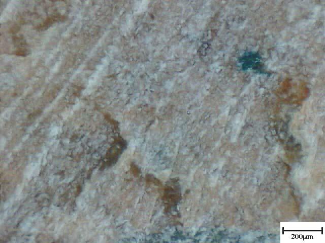 A Amplitude Máxima (R max ) verificada no perfil de rugosidade do granito Cinza Castelo, na primeira fase de desgaste, é de 500 microns, mostrando que rochas mais finas tendem a apresentar melhor