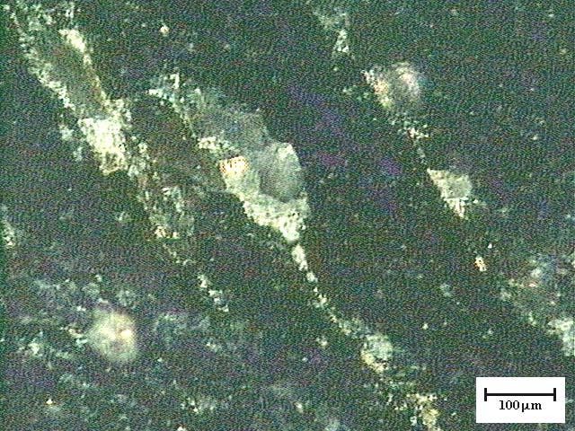 89 Figura 4.11 - Rugosidade do granito Verde Labrador na primeira etapa de desgaste. Figura 4.12 - Amostra do granito Verde Labrador a solicitações de desgaste com abrasivo 24 mesh.