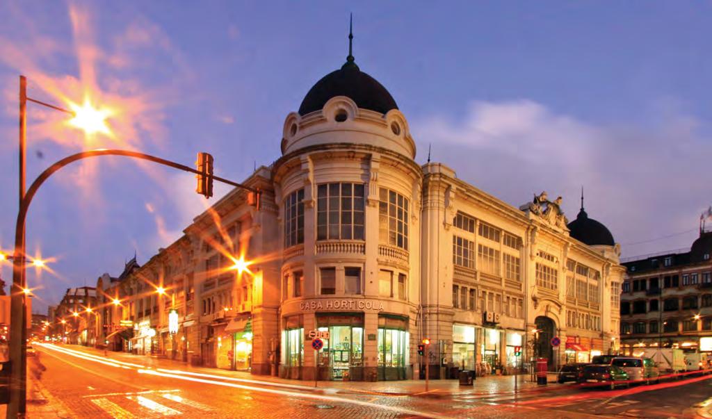 As infra-estruturas equipam todos os espaços comerciais e acrescentam a possibilidade de individualização através das redes de: - Reforçar toda a praça do Mercado como espaço cenográfico, equipado