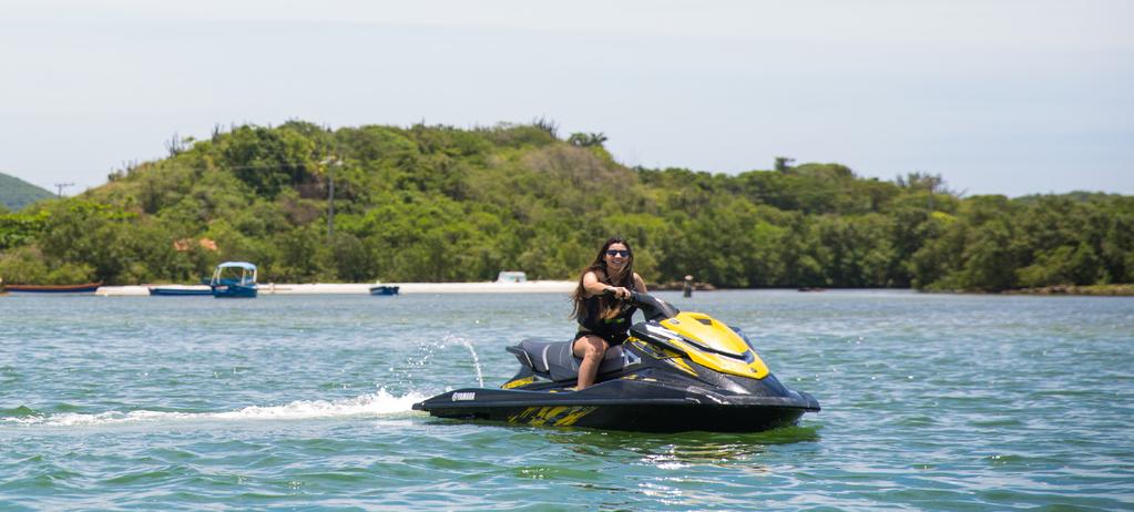 Passeios de Jet Ski.