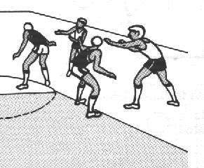 DEFESA INDIVIDUAL (CAMPO INTEIRO) Consiste na marcação de um adversário, com ou sem bola, não o deixando jogar ou receber a bola.