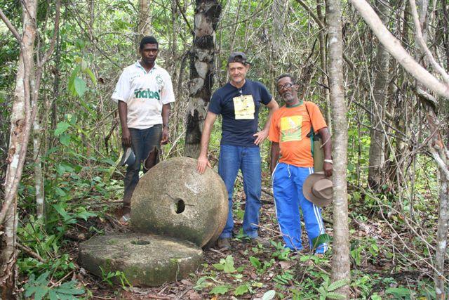 7.7 Gestão ambiental no território Kalunga Baiocchi (1999) descreve vários aspectos da sustentabilidade própria da economia Kalunga, a qual possibilitou a conservação dos recursos naturais do seu