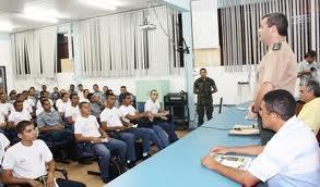 A foto que se segue, mostra uma recepção dos calouros pelo Centro de Ciências Sociais Aplicadas (CCSA) da UEMA.