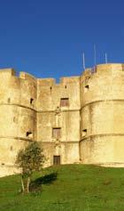 TO SEE descubra 01 02 03 04 CASTELO CASTLE Largo de Dom Dinis - Tel.