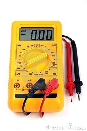 L4: 40W e 220V Efetuando o cálculo da resistência das lâmpadas a partir dos dados nominais fornecidos pelos fabricantes teremos: L1, L2 e L3 apresentam potência nominal de 15W e para tensão de