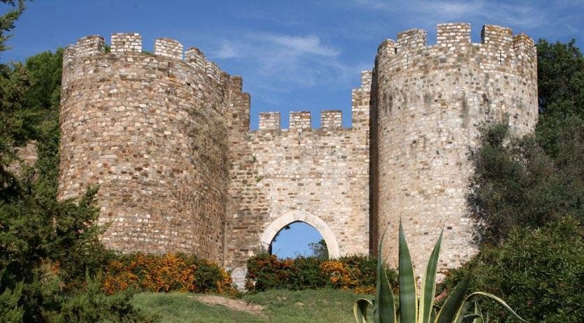 dourada e de pinturas do século XVI. Actualmente, o Convento alberga a Pousada D.