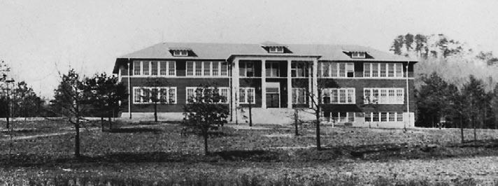 O Lynn Wood Hall, construído em 1924, foi por muitos anos o prédio administrativo do Southern Missionary College (agora Southern Adventist University) em Collegedale, Tennessee, EUA.