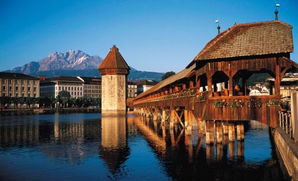 de uma pequena pausa, continuação da viagem no Gotthard Panorama Express para Flüelen, um pequeno e charmoso vilarejo.