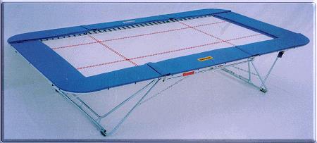 Trampolim acrobático (cama elástica): também utilizado para acrobacias aéreas, principalmente para