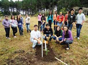 REFLORESTADORES UNIDOS TRABALHO SOCIAL E AMBIENTAL As sementes dos valores e educação com a família Reflorestadores Unidos. RESPONSABILIDADE SOCIAL Plantar valores, colher resultados.