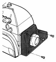 - Monte o cabeçote sobre a base de apoio. - Conecte o volante da máquina ao motor com a correia.