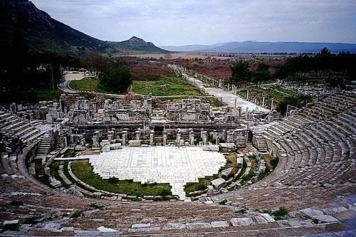 Carta à igreja de Éfeso A cidade de Éfeso era a quarta maior do império romano, perdendo apenas para Roma, Alexandria e Antioquia da Síria.