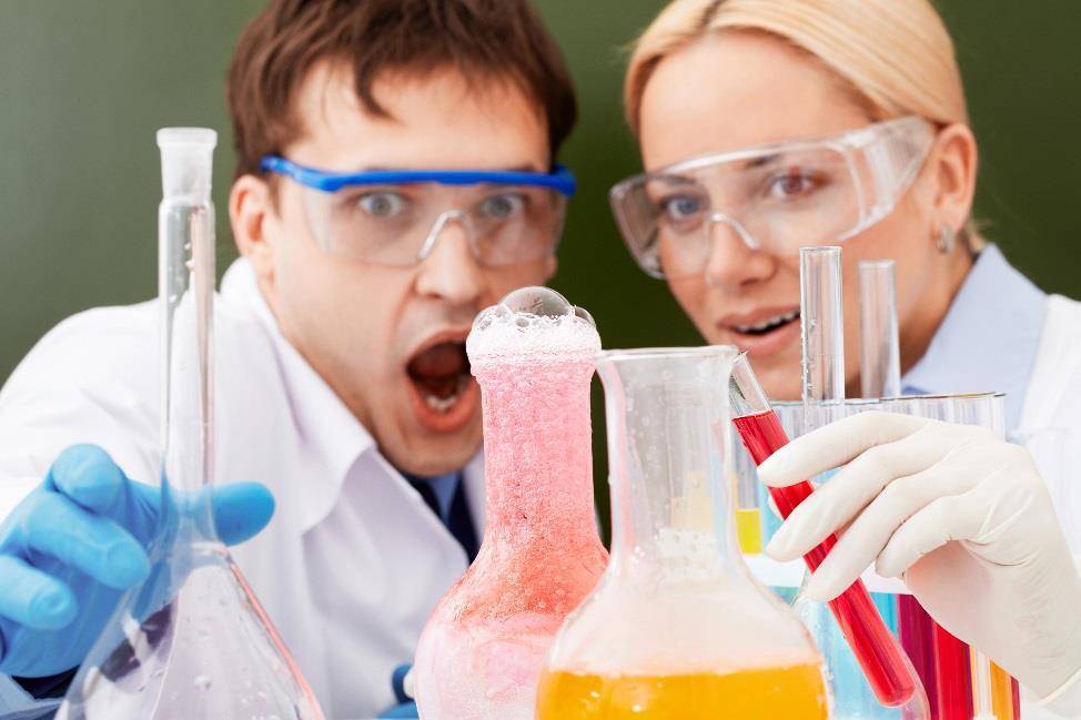 LEI DA CONSERVAÇÃO DE MASSAS E LEI DAS PORPORÇÕES CONSTANTES Figura 1 - Reação química Fonte: Pressmaster/Shutterstock.