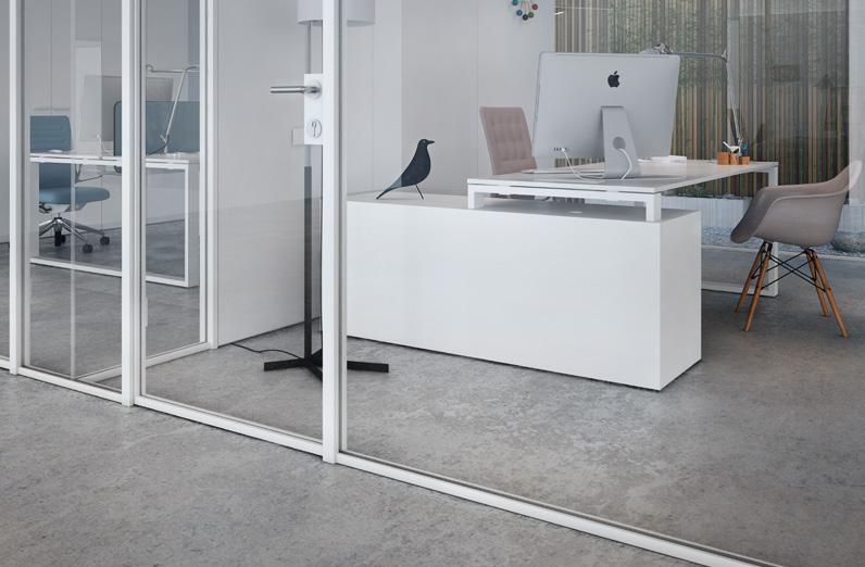 LINK, easy to install The LINK partition is a continuous single glazed system that uses 10 or 12 mm edge polished safety glass.