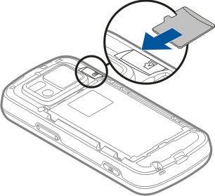 dispositivo, bem como danificar os dados guardados no cartão. 2 Insira um cartão de memória compatível na ranhura.